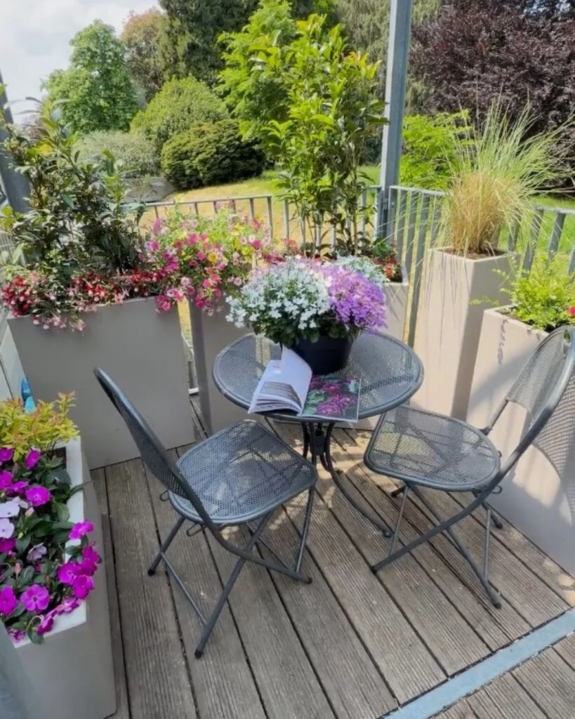 How to Create a Mediterranean Balcony in the City