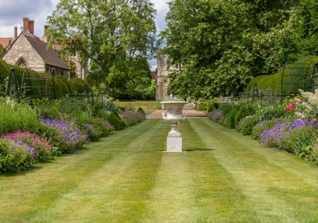 The Hidden Challenges of English Lawn: What You Need to Know