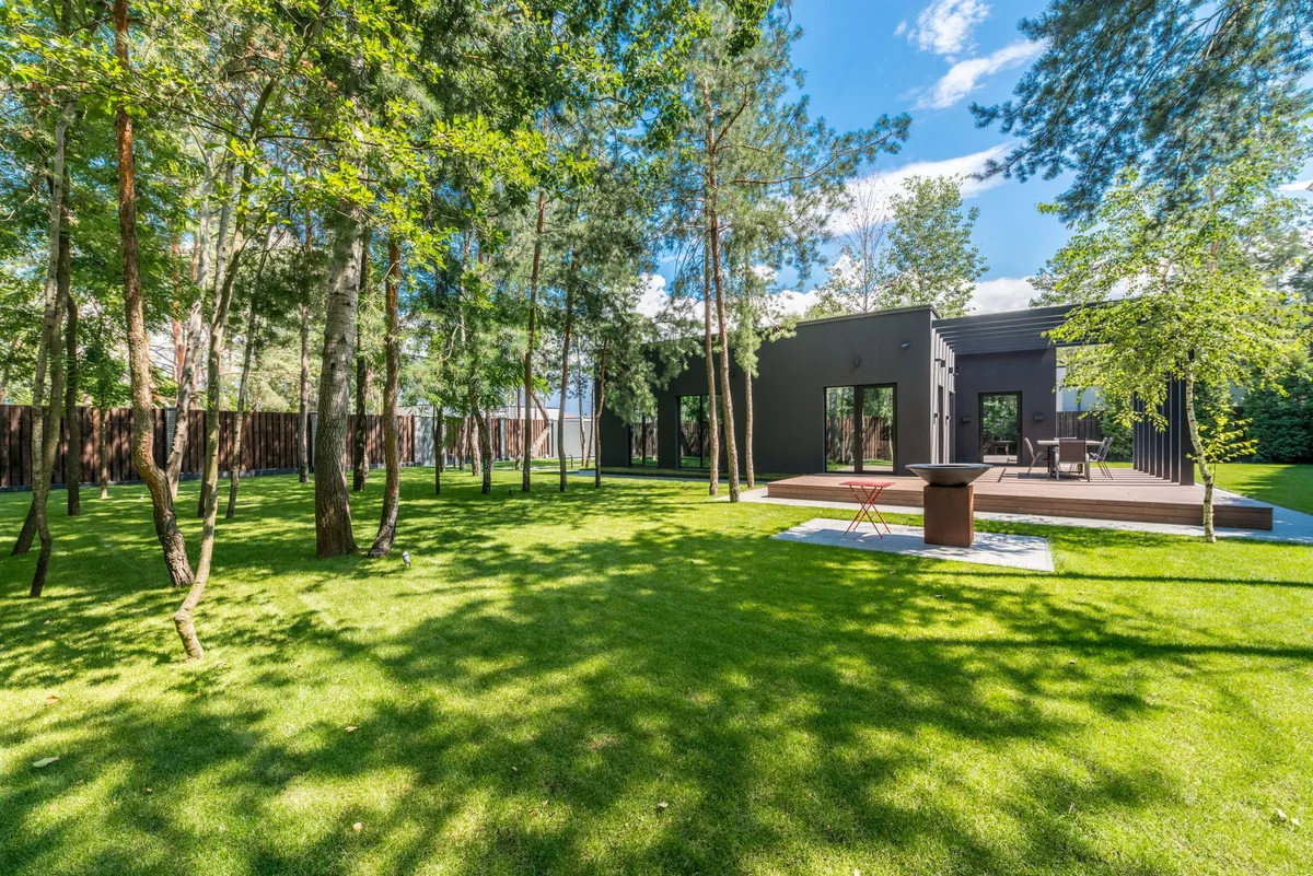 Choosing a Robotic Mower for a 500 m² Lawn: Essential Considerations